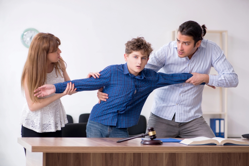 Dwoje rodziców kłóci się o dziecko - władzę rodzicielską po rozwodzie